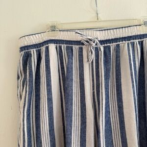 Old Navy Striped Blue and White Pants Size Medium